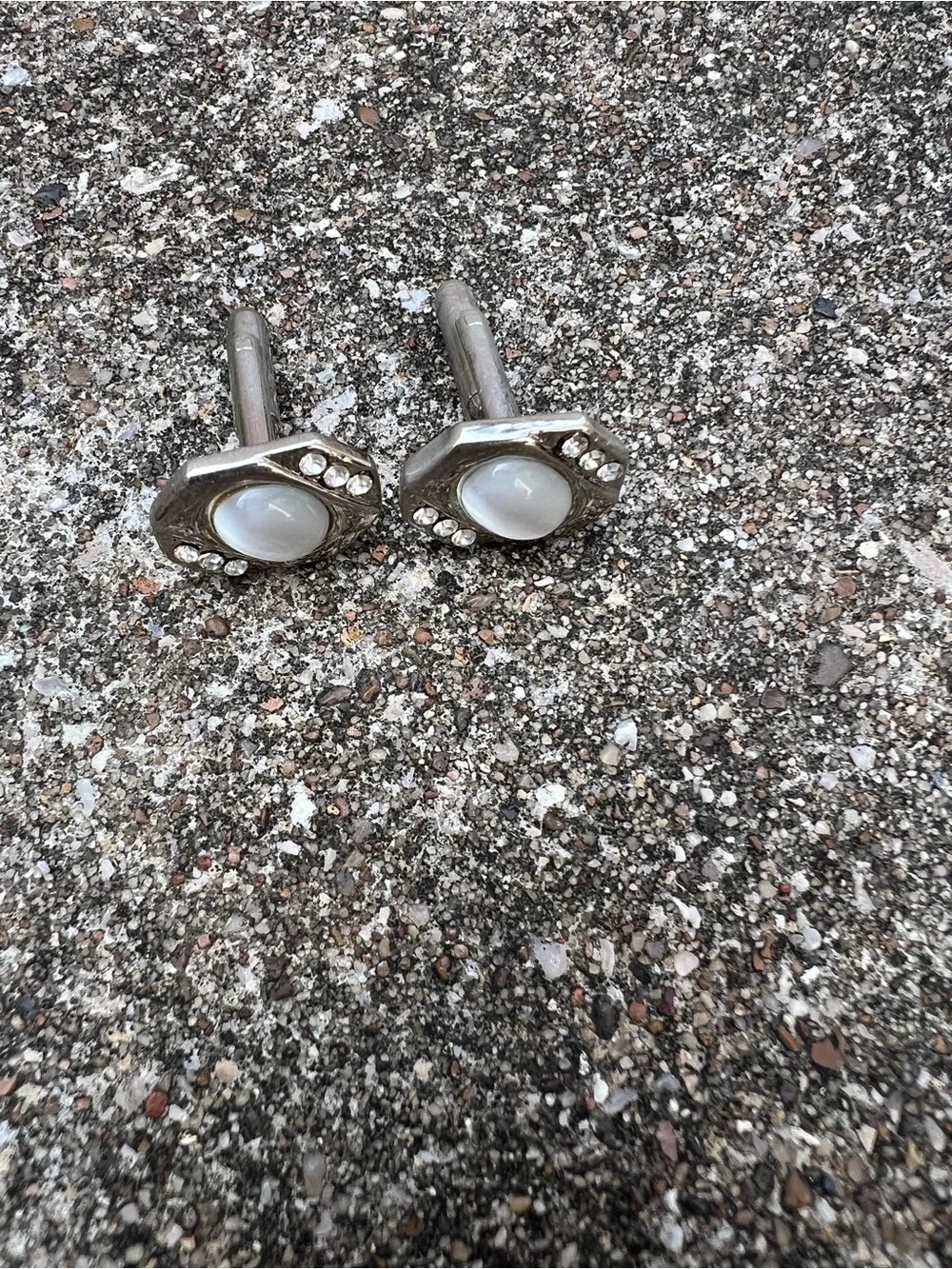 👗Silver Tone Tie Clip and Cufflinks Set with White Cabochon